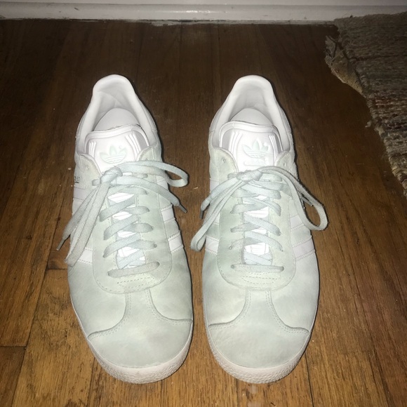 Sneakers - Picture 2 of 5